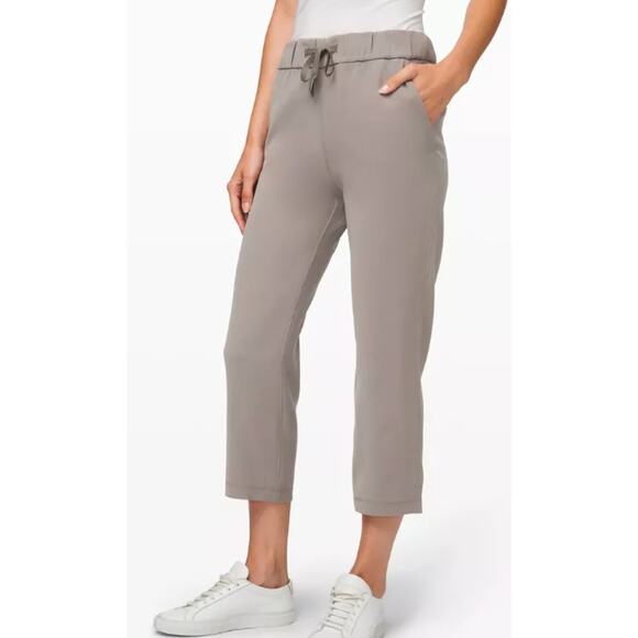 On the Fly Crop Woven Lulu Lemon - Picture 1 of 8